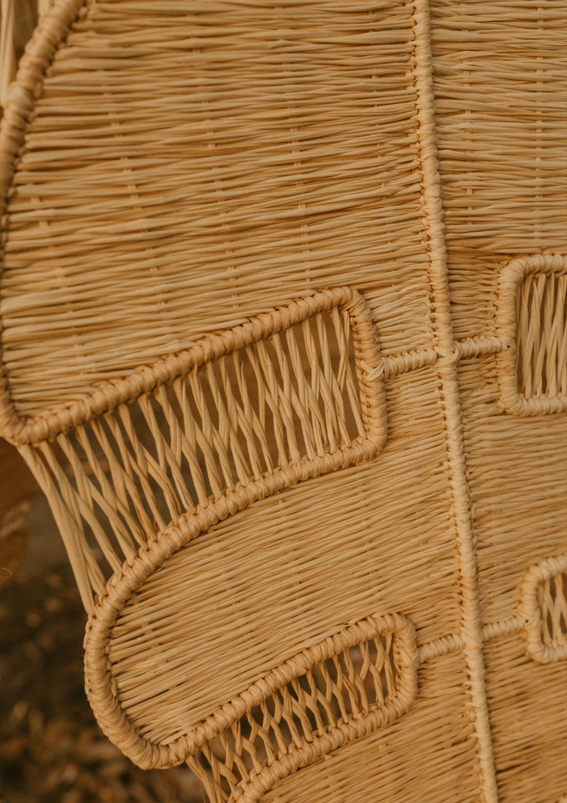 Flower-Shaped Raffia Pendant Lamp